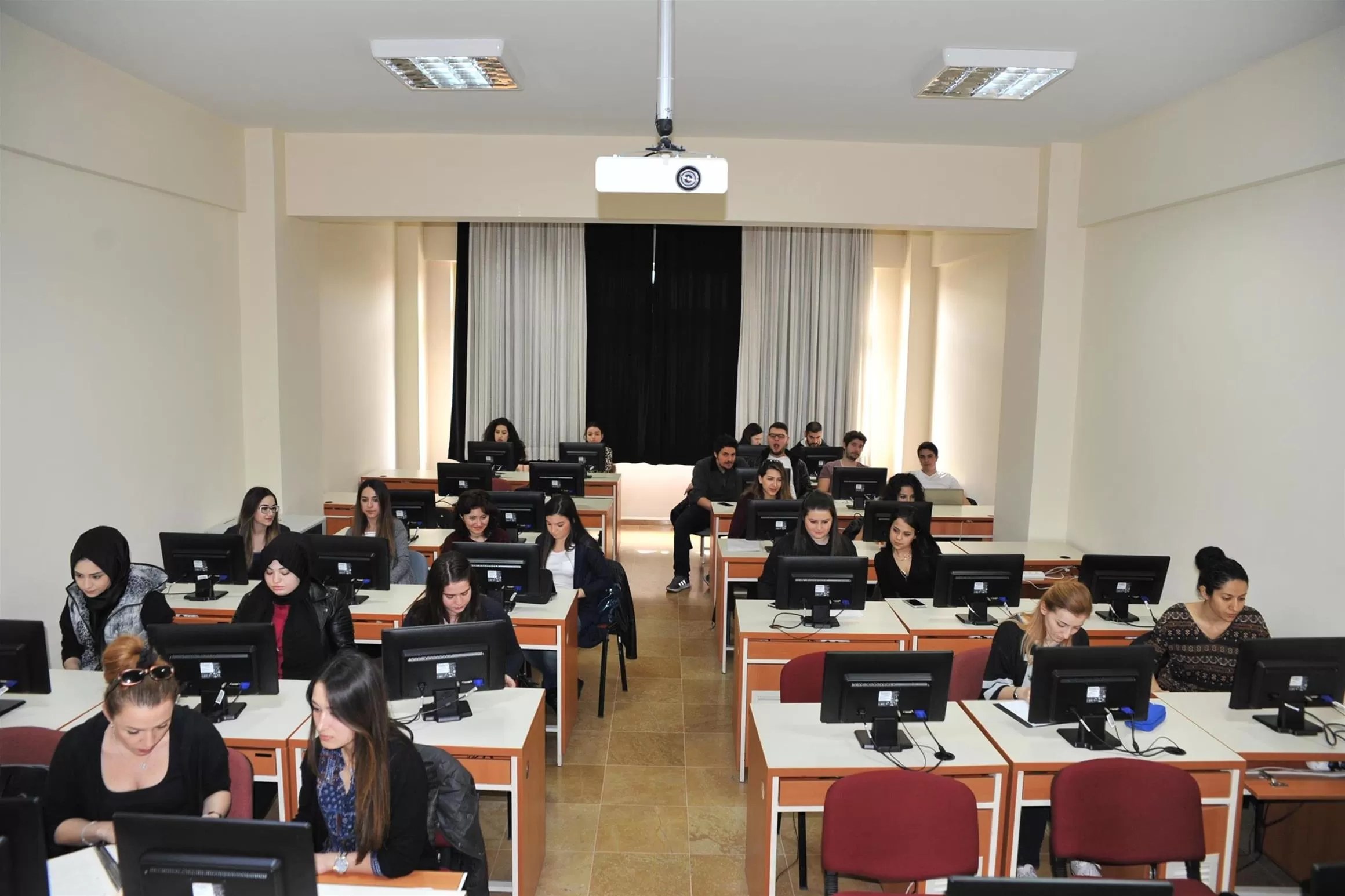 دانشگاه مال‌تپه Fotoğraf 6